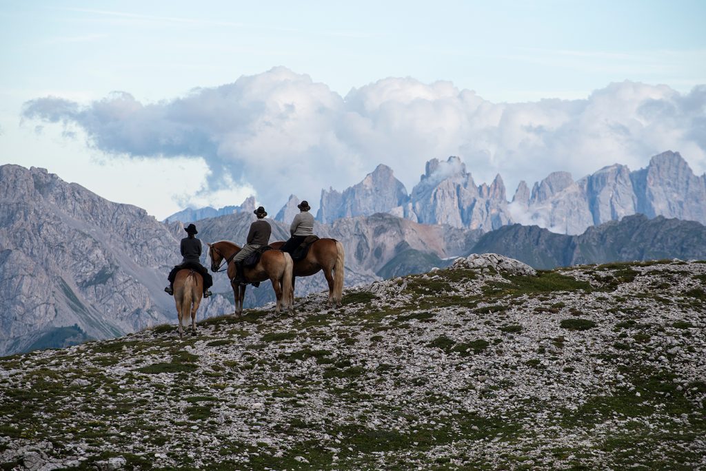 Randonnée à cheval dans les Dolomites en Italie