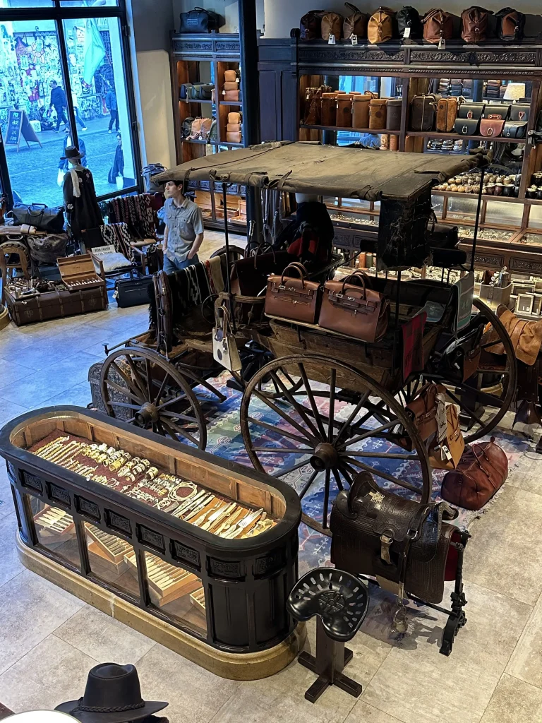 l'interieur de la boutique de san telmo de Arandu